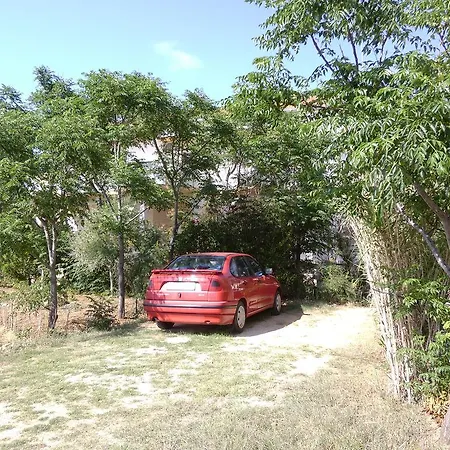 Kresimir Beauty With Shadow Trees And Parking Place Apartment Pag Town