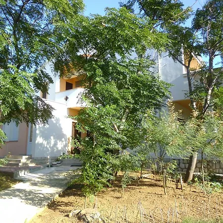 Kresimir Beauty With Shadow Trees And Parking Place Apartment Pag Town