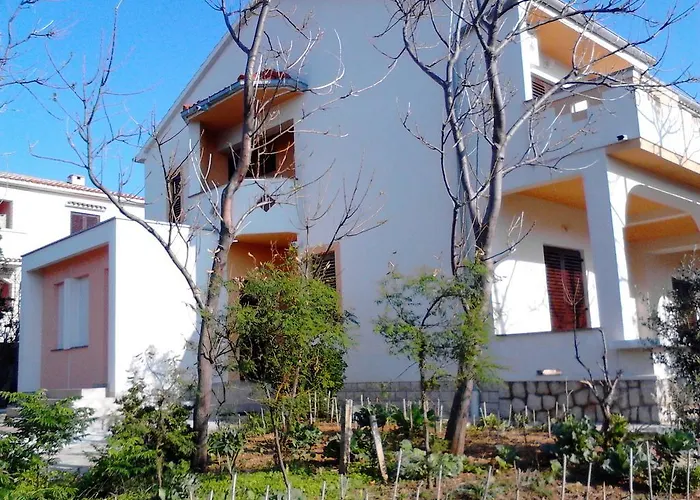 Kresimir Beauty With Shadow Trees And Parking Place * Pag Town
