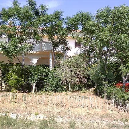 Kresimir Beauty With Shadow Trees And Parking Place Апартаменты Паг