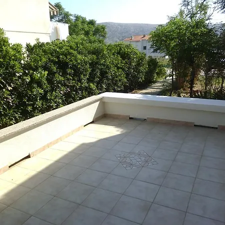 Kresimir Beauty With Shadow Trees And Parking Place Διαμέρισμα Pag Town