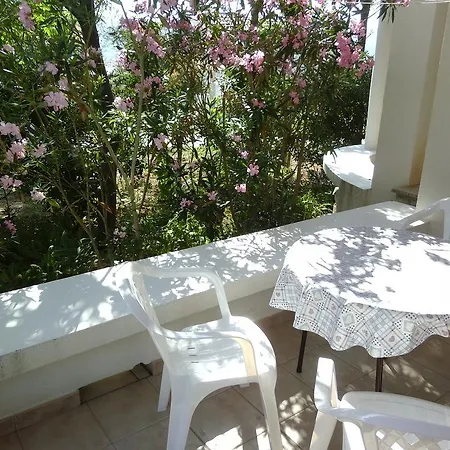Kresimir Beauty With Shadow Trees And Parking Place Apartament