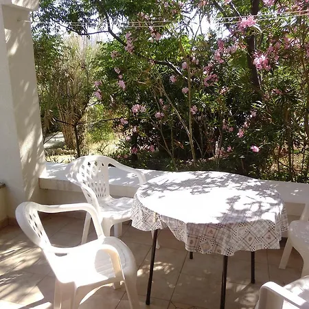Kresimir Beauty With Shadow Trees And Parking Place Διαμέρισμα Pag Town