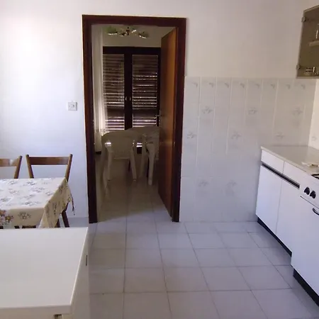 Kresimir Beauty With Shadow Trees And Parking Place Διαμέρισμα Pag Town