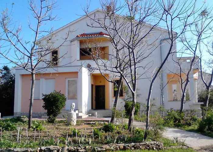 Kresimir Beauty With Shadow Trees And Parking Place Pag Town