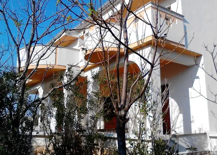 Kresimir Beauty With Shadow Trees And Parking Place 公寓 *