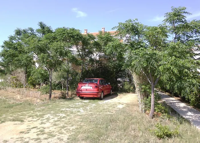 Kresimir Beauty With Shadow Trees And Parking Place 公寓 *
